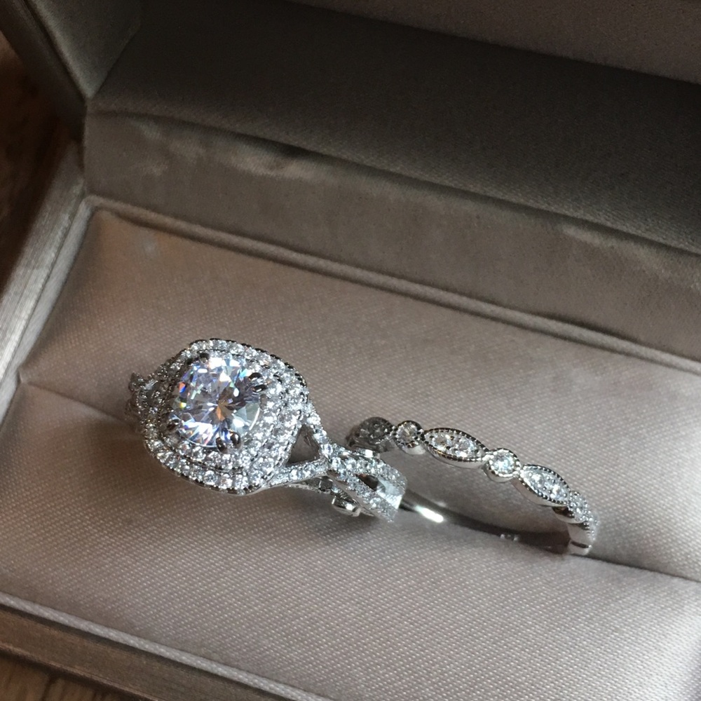 2pcs Solid Silver Engagement Ring Wedding Band Set - Picture 2 of 5